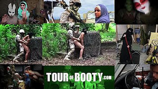 戦利品のツアー-地元のアラブの働く女の子が中東のアメリカ兵を楽しませます